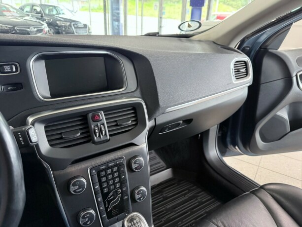 volvo-v40-diesel-2014-big-28