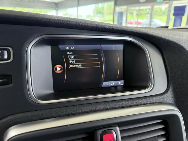 volvo-v40-diesel-2014-big-25