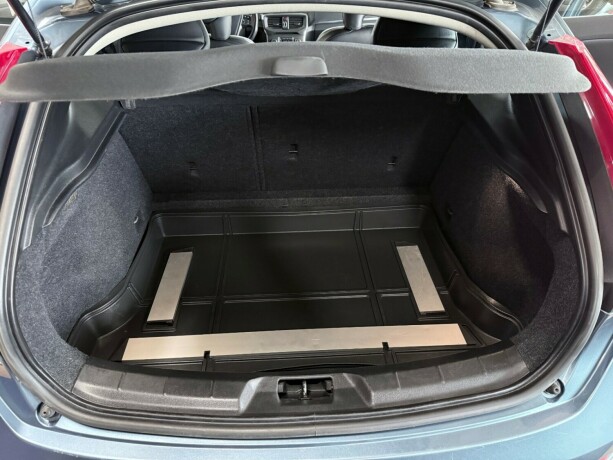 volvo-v40-diesel-2014-big-35