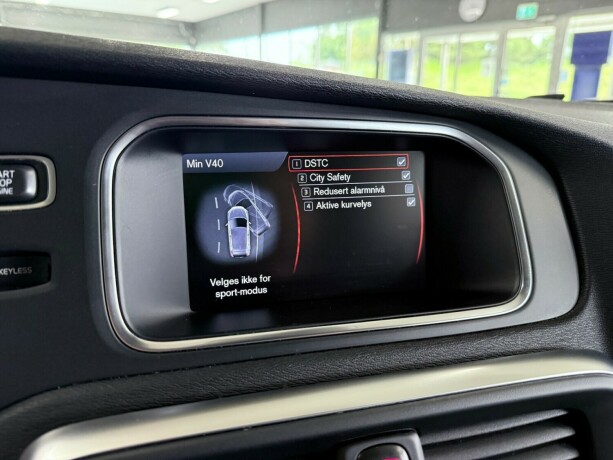 volvo-v40-diesel-2014-big-26