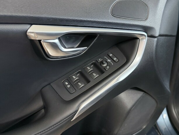 volvo-v40-diesel-2014-big-11