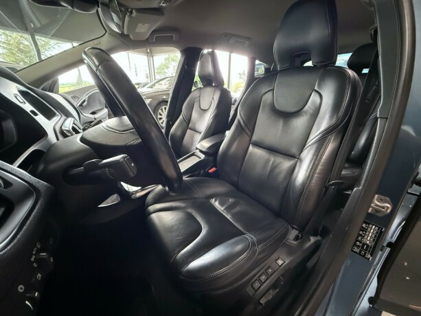 volvo-v40-diesel-2014-big-12