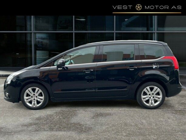 peugeot-5008-diesel-2011-big-3