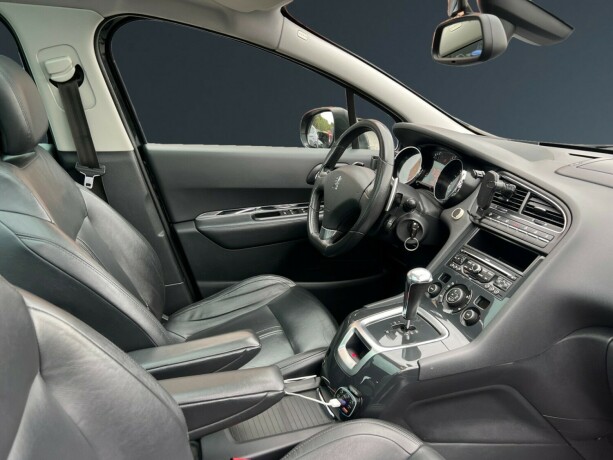 peugeot-5008-diesel-2011-big-11
