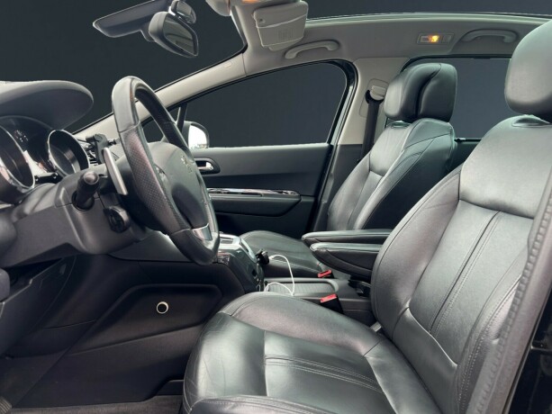 peugeot-5008-diesel-2011-big-8
