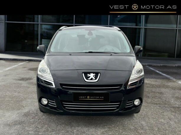 peugeot-5008-diesel-2011-big-1