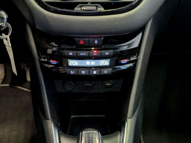 peugeot-208-bensin-2013-big-18