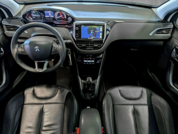 peugeot-208-bensin-2013-big-12