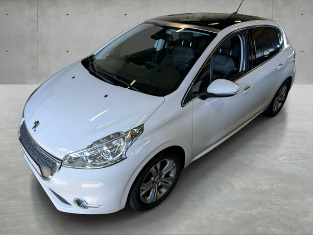 peugeot-208-bensin-2013-big-5