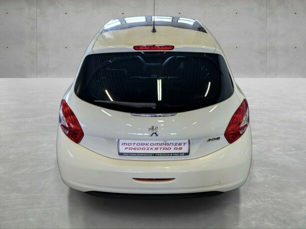 peugeot-208-bensin-2013-big-11