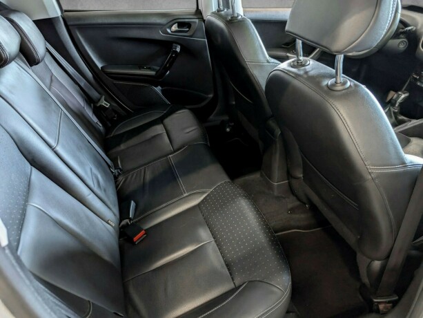 peugeot-208-bensin-2013-big-22