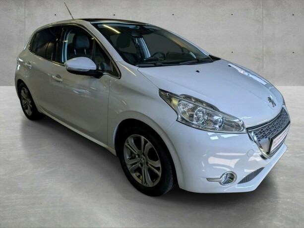 peugeot-208-bensin-2013-big-1