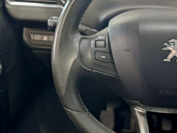 peugeot-208-bensin-2013-big-24
