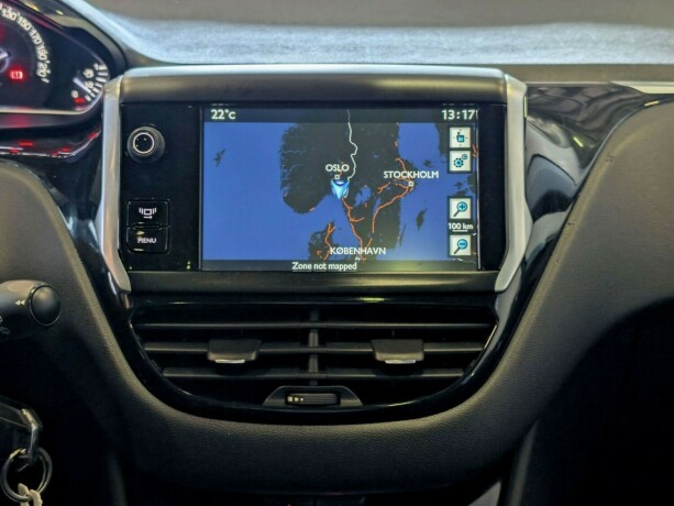 peugeot-208-bensin-2013-big-17