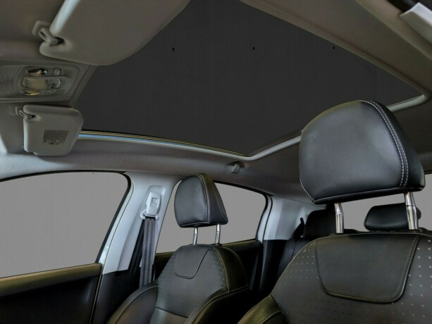 peugeot-208-bensin-2013-big-23