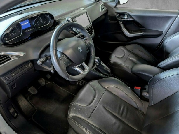 peugeot-208-bensin-2013-big-19