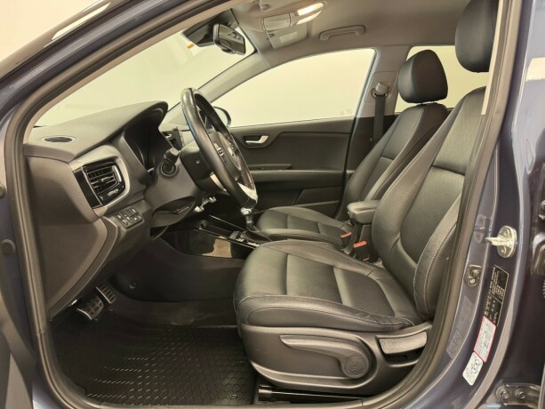kia-stonic-bensin-2019-big-3