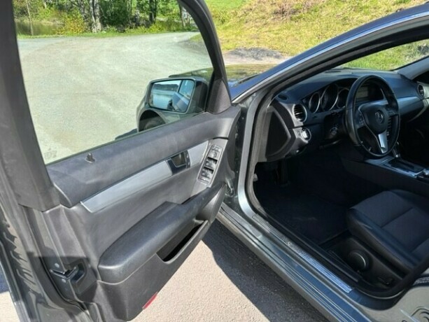 mercedes-benz-c-klasse-bensin-2012-big-12