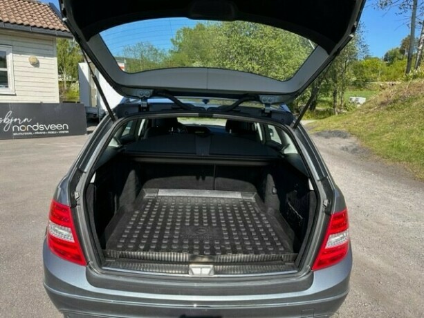 mercedes-benz-c-klasse-bensin-2012-big-15