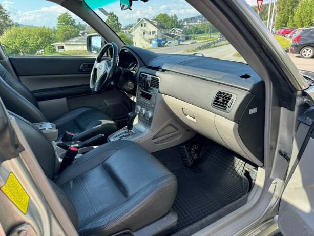 subaru-forester-bensin-2006-big-13