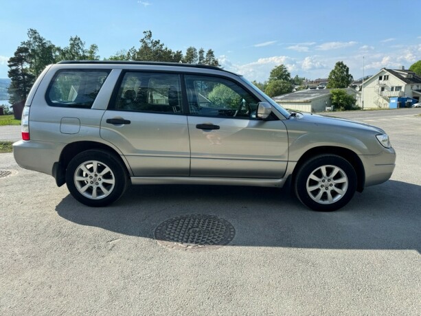 subaru-forester-bensin-2006-big-2