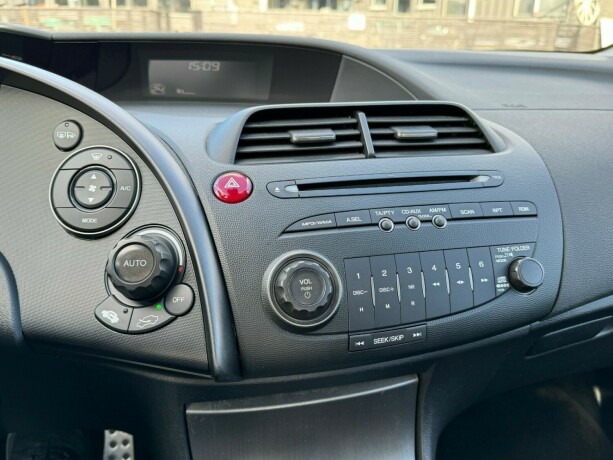honda-civic-bensin-2010-big-14
