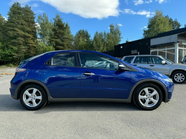 honda-civic-bensin-2010-big-7