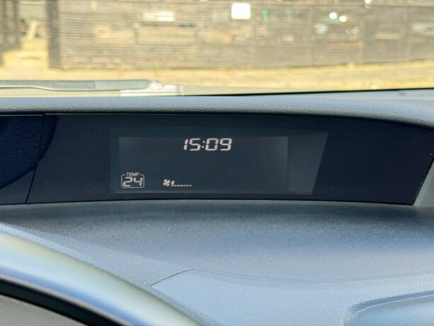 honda-civic-bensin-2010-big-16