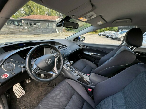 honda-civic-bensin-2010-big-10