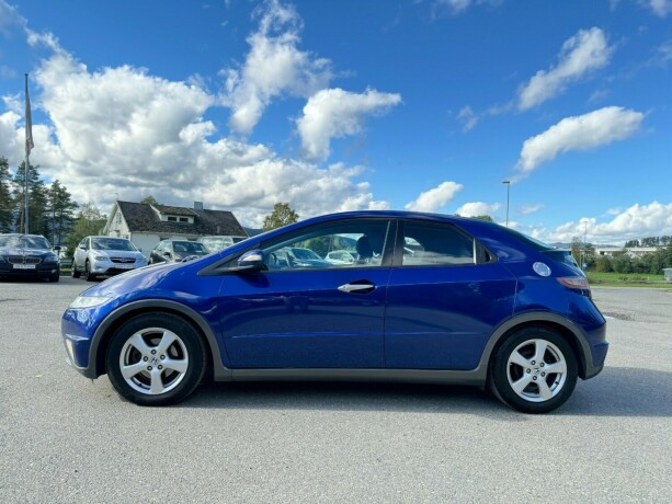 honda-civic-bensin-2010-big-3