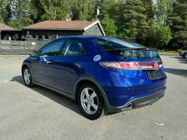 honda-civic-bensin-2010-big-4