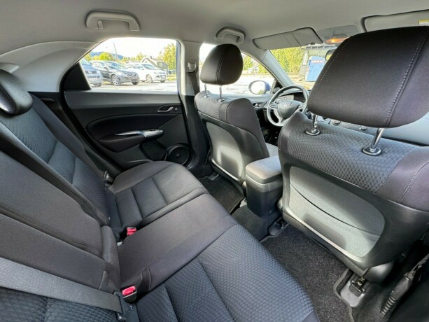 honda-civic-bensin-2010-big-21