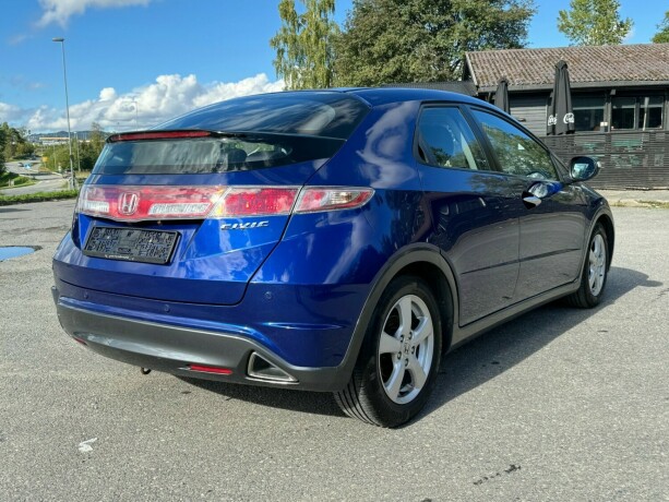 honda-civic-bensin-2010-big-6
