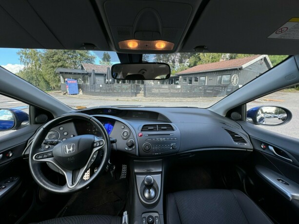 honda-civic-bensin-2010-big-8