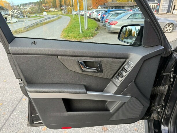 mercedes-benz-glk-diesel-2010-big-20