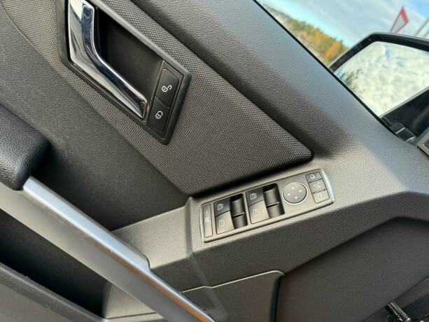mercedes-benz-glk-diesel-2010-big-15