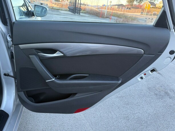 hyundai-i40-diesel-2012-big-17