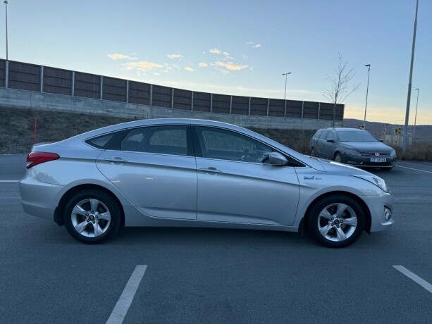 hyundai-i40-diesel-2012-big-1