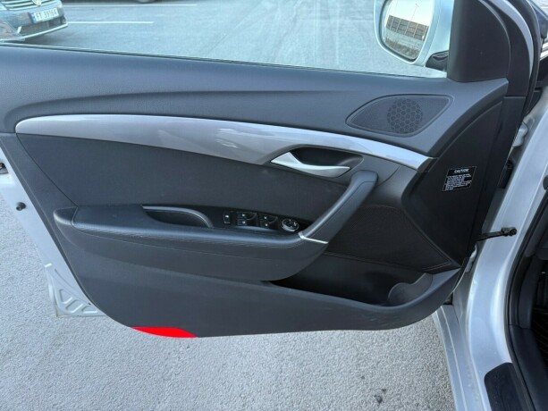 hyundai-i40-diesel-2012-big-24