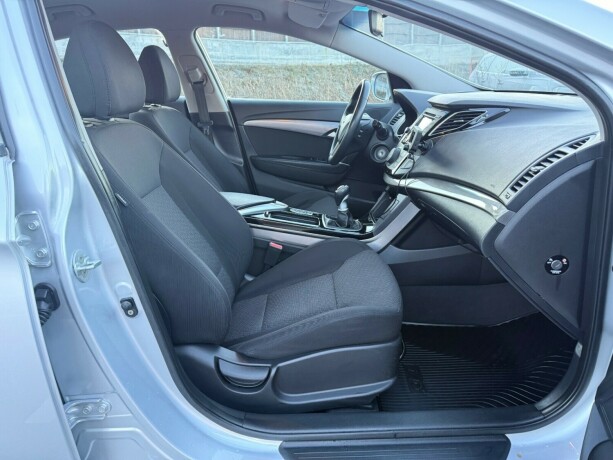 hyundai-i40-diesel-2012-big-16