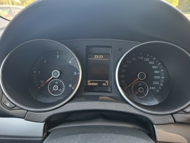 volkswagen-golf-diesel-2011-big-17