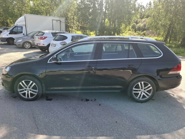 volkswagen-golf-diesel-2011-big-4