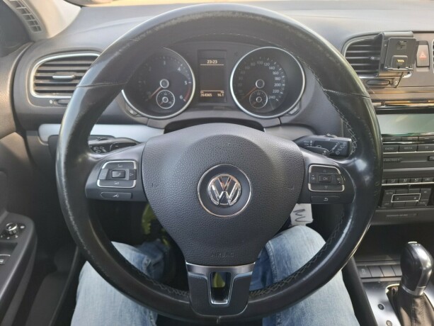 volkswagen-golf-diesel-2011-big-16