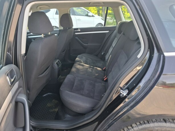 volkswagen-golf-diesel-2011-big-10