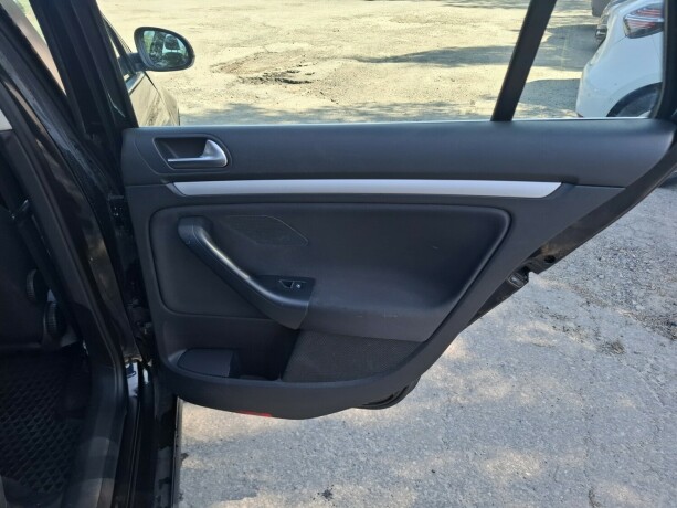volkswagen-golf-diesel-2011-big-11