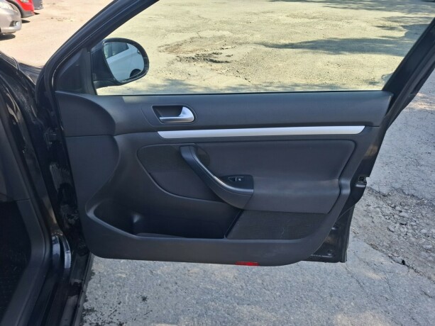 volkswagen-golf-diesel-2011-big-13