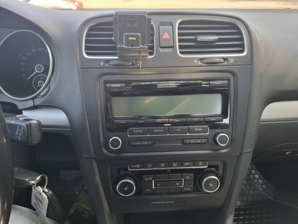volkswagen-golf-diesel-2011-big-19
