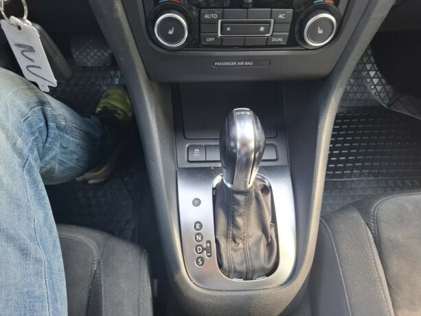 volkswagen-golf-diesel-2011-big-20
