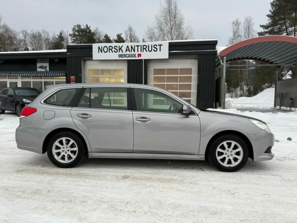subaru-legacy-bensin-2011-big-5