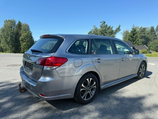 subaru-legacy-bensin-2011-big-25